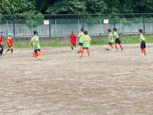 U-7試合芝第二グランド上手くなる自分たちで考えるチーム鳩ヶ谷Jリーグリーガープロ川口市アイシンク新郷南安行東慈林神根東桜町小学校小学生一二三四五六年幼児少年サッカークラブチーム