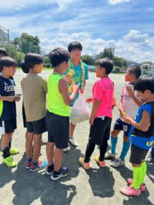 紅白戦桜町小上手くなる自分たちで考えるチーム鳩ヶ谷Jリーグリーガープロ川口市アイシンク新郷南安行東慈林神根東桜町小学校小学生一二三四五六年幼児少年サッカークラブチーム