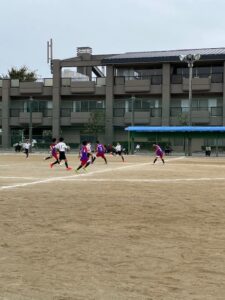 はくつる幼稚園試合上手くなる自分たちで考えるチーム鳩ヶ谷Jリーグリーガープロ川口市アイシンク新郷南安行東慈林神根東桜町小学校小学生一二三四五六年幼児少年サッカークラブチーム