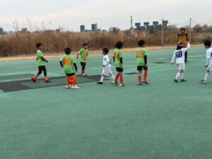 河原町フットサル試合上手くなる自分たちで考えるチーム鳩ヶ谷Jリーグリーガープロ川口市アイシンク新郷南安行東慈林神根東桜町小学校小学生一二三四五六年幼児少年サッカークラブチーム